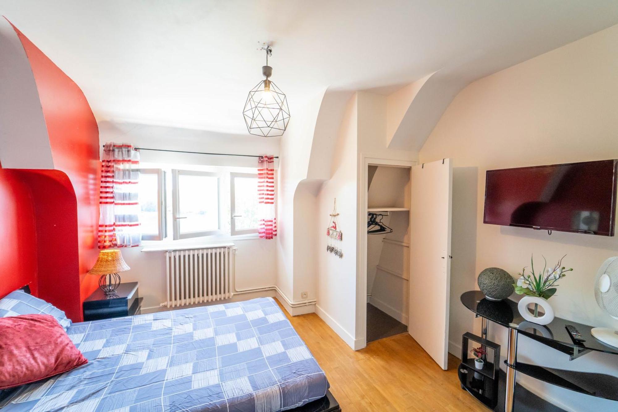Appart 4 Chambres Parking Voitures Velos 10Min Blois Exterior foto
