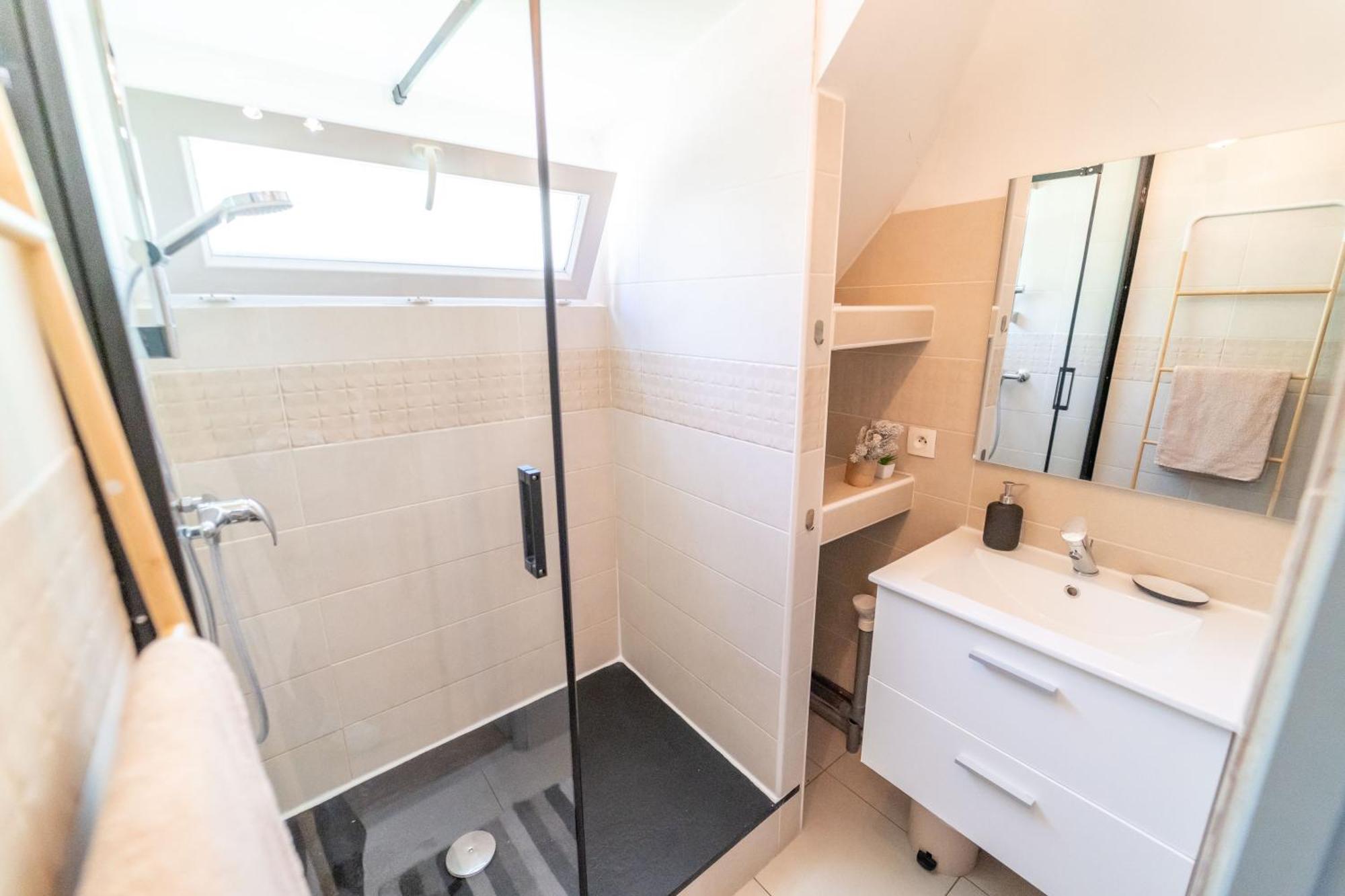 Appart 4 Chambres Parking Voitures Velos 10Min Blois Exterior foto