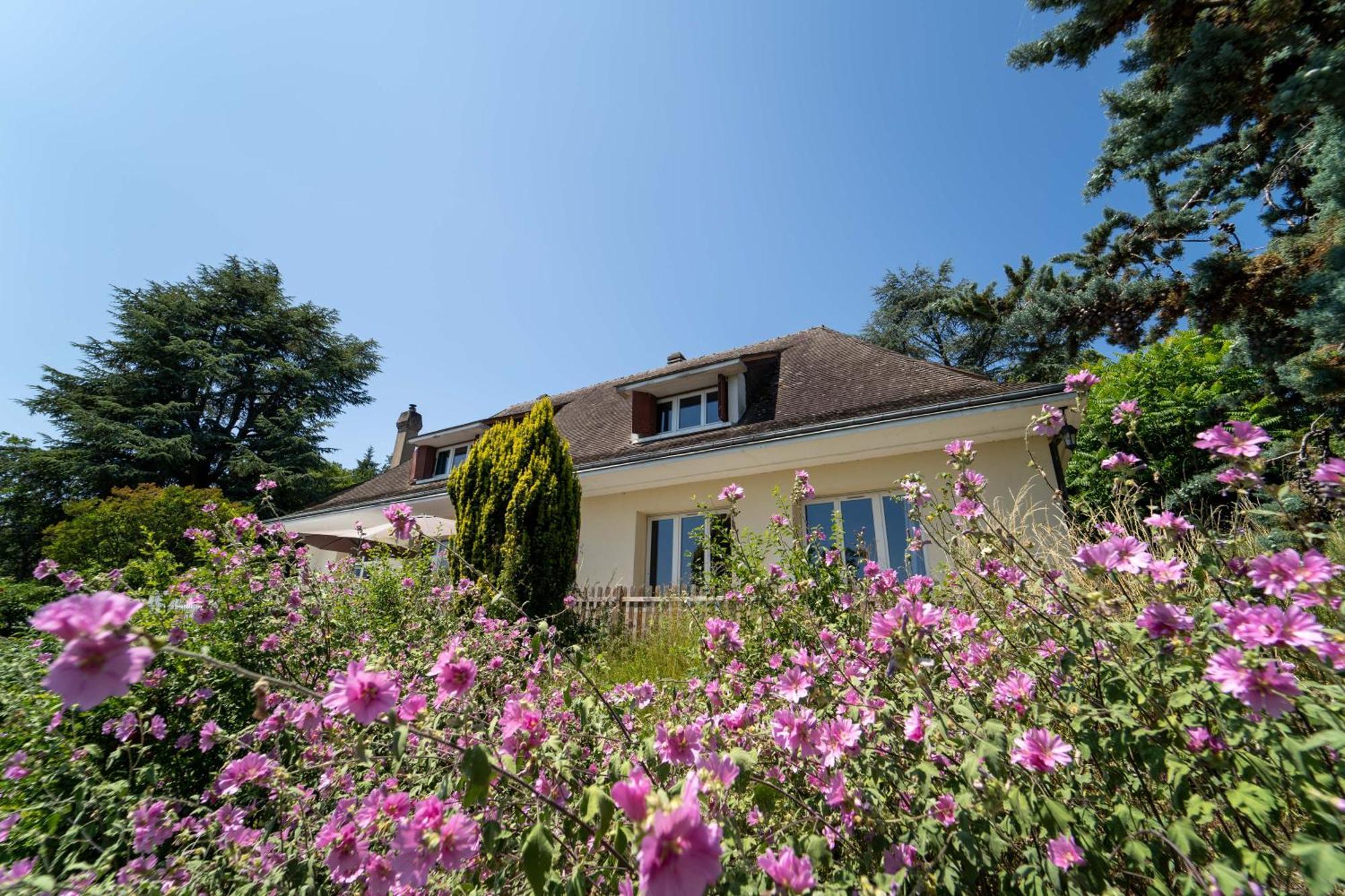 Appart 4 Chambres Parking Voitures Velos 10Min Blois Exterior foto