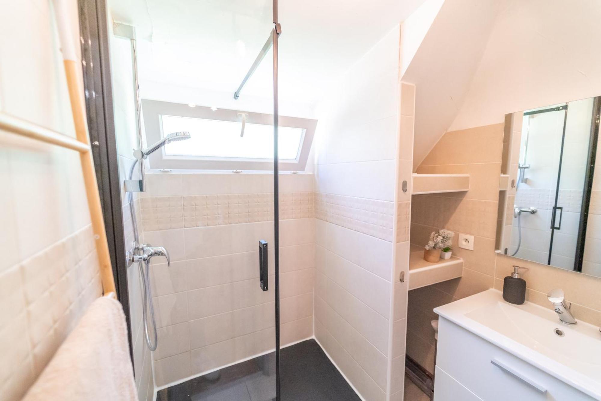 Appart 4 Chambres Parking Voitures Velos 10Min Blois Exterior foto