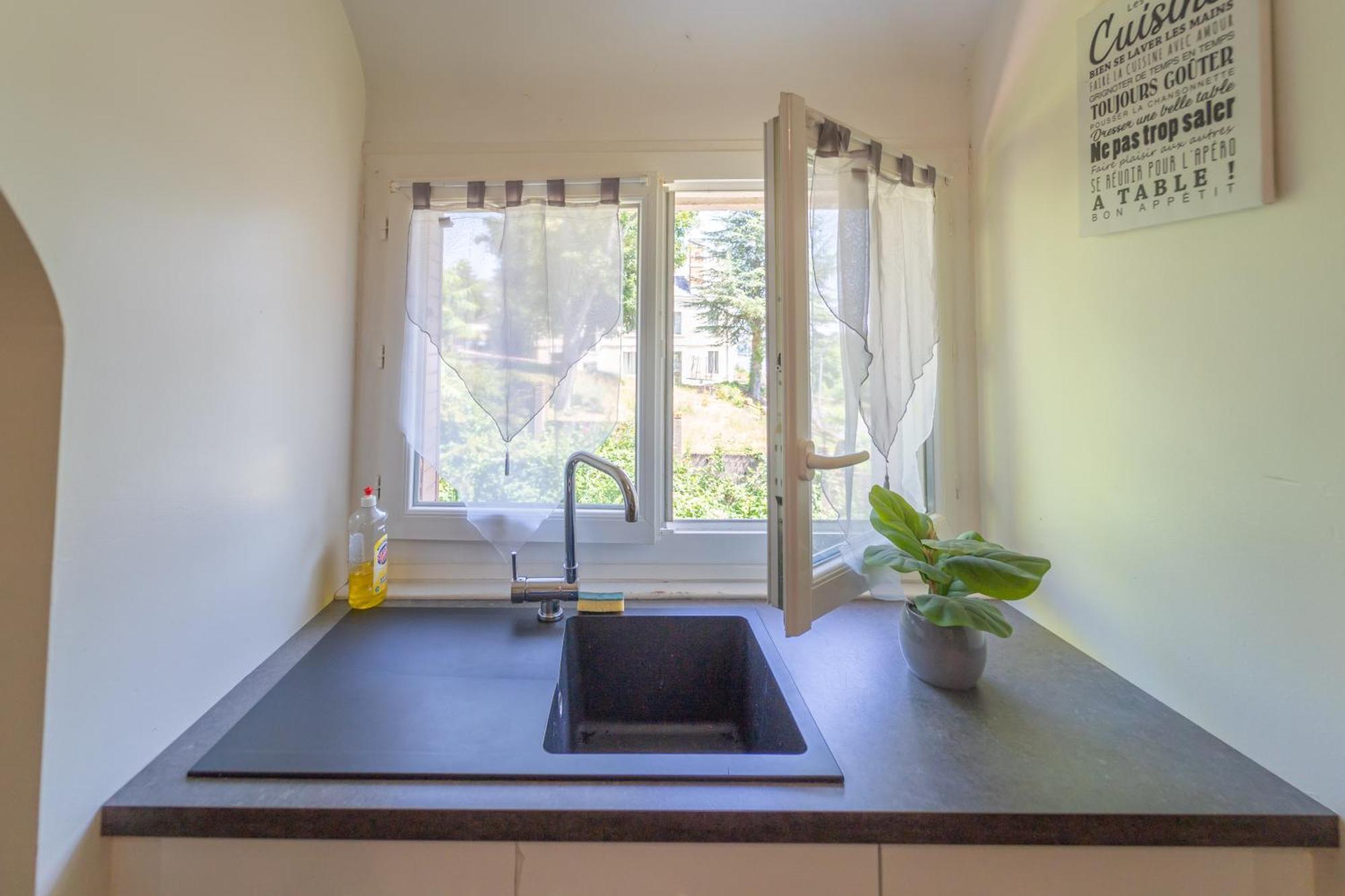 Appart 4 Chambres Parking Voitures Velos 10Min Blois Exterior foto